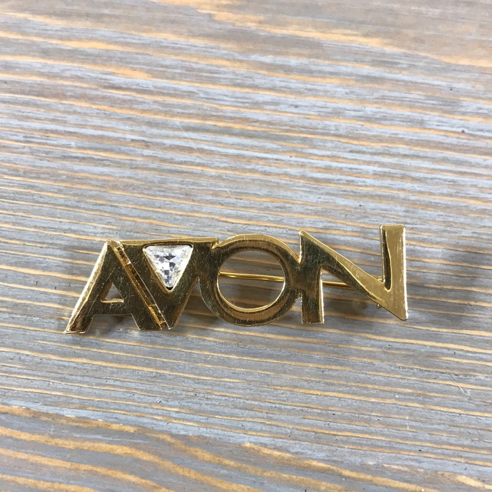 🏵 Avon 🏵 …Vintage Gold Tone Brooch with a Triangle Faux Stone!